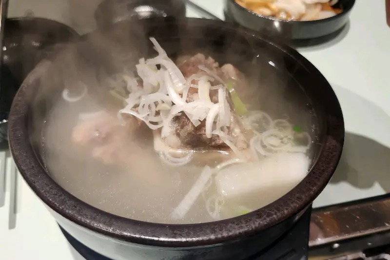 꾸석지한우돌판 창원 봉곡점 갈비탕