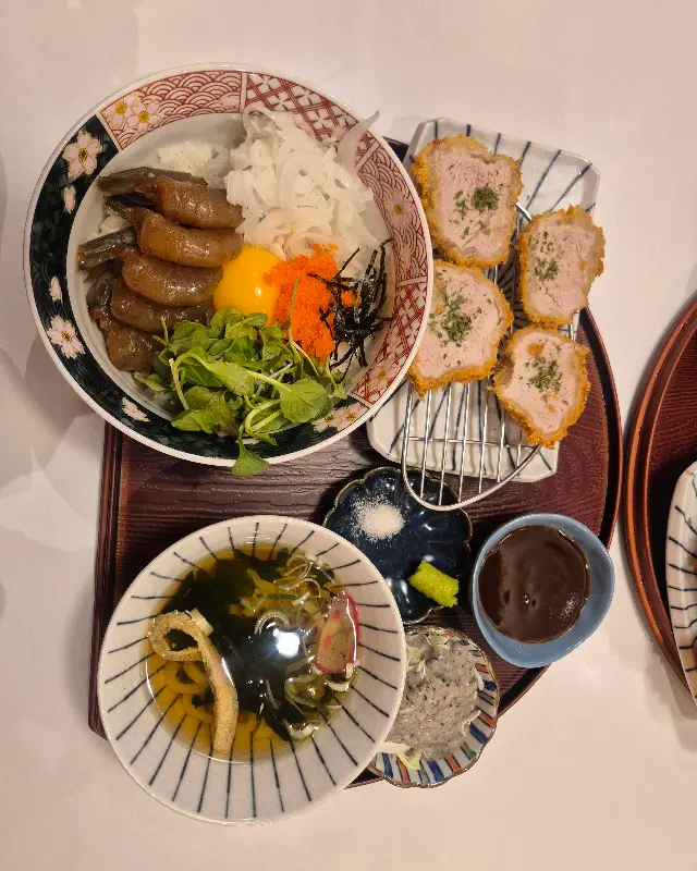 다양한 메뉴를 한 상에서 즐길 수 있는 곳