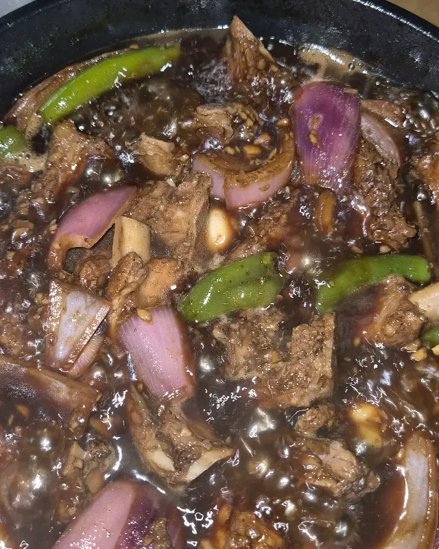 매콤달콤한 양념에 볶아진 오징어볶음