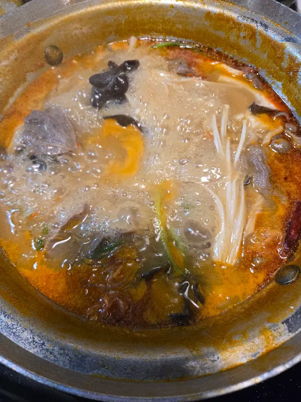 마라 육수 샤브샤브