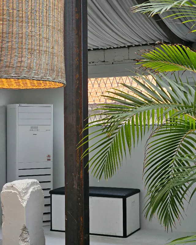 이국적인 분위기의 식당 내부