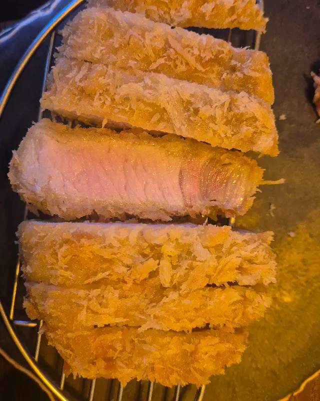 잘 튀겨진 로스카츠 단면