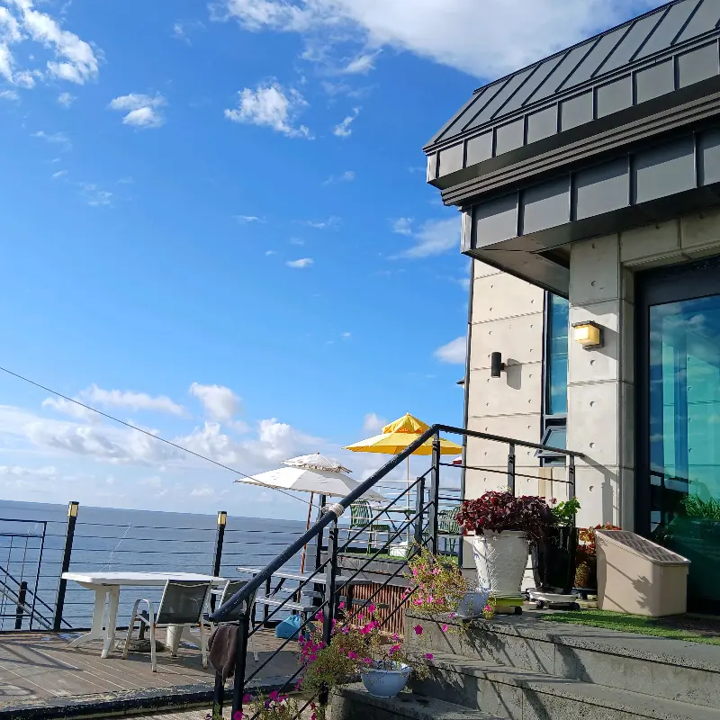 카페 외부 테라스