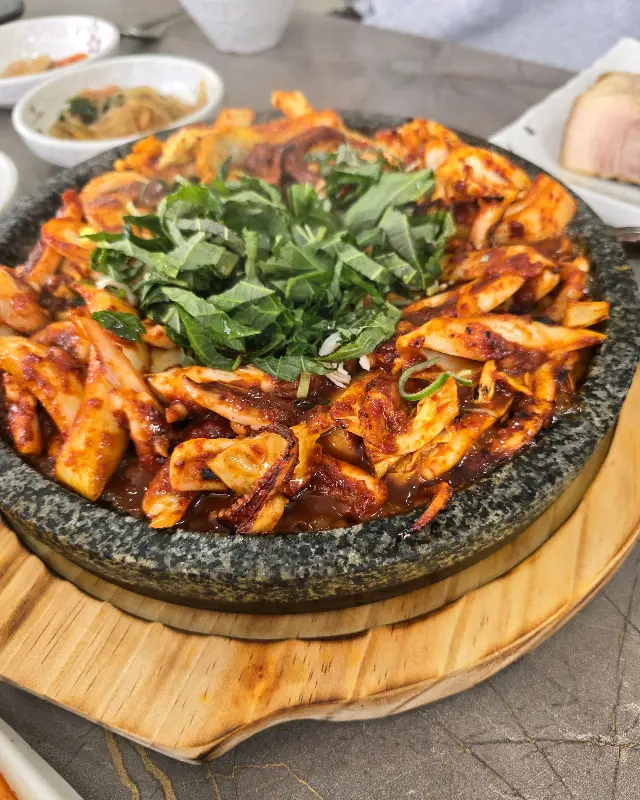 돌판 오징어볶음