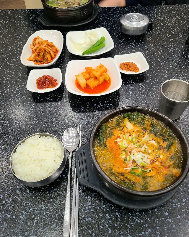 푸짐한 갈비탕 한 상 차림