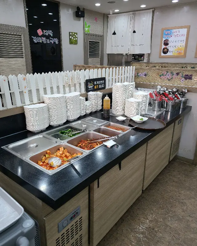 깔끔하게 정돈된 셀프 코너