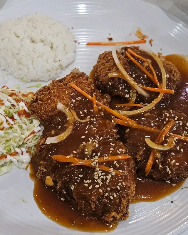 윤기가 흐르는 왕돈까스