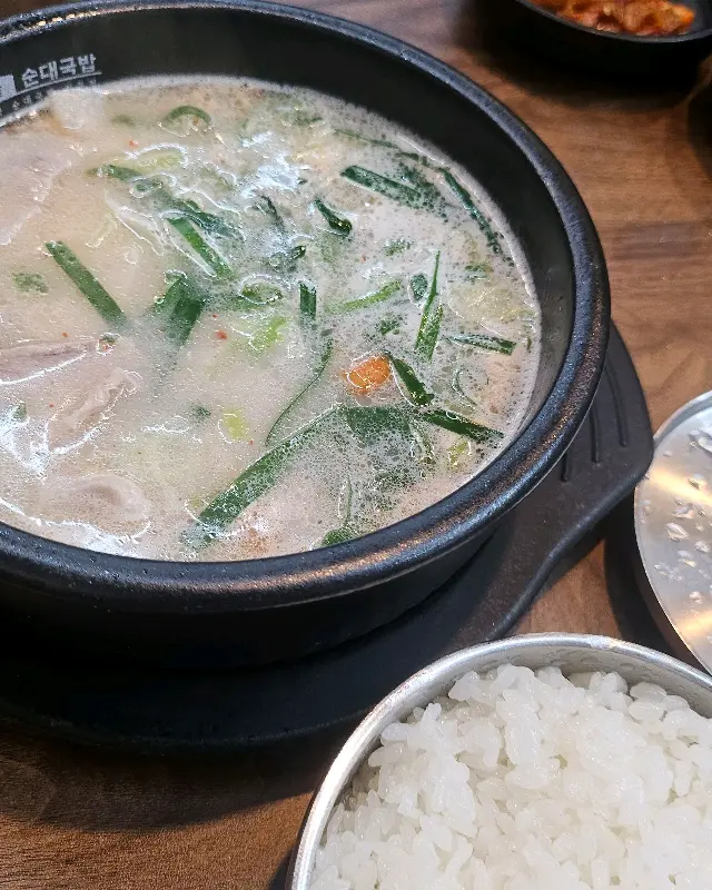 국물 한 방울 남기지 않고 비운 뚝배기