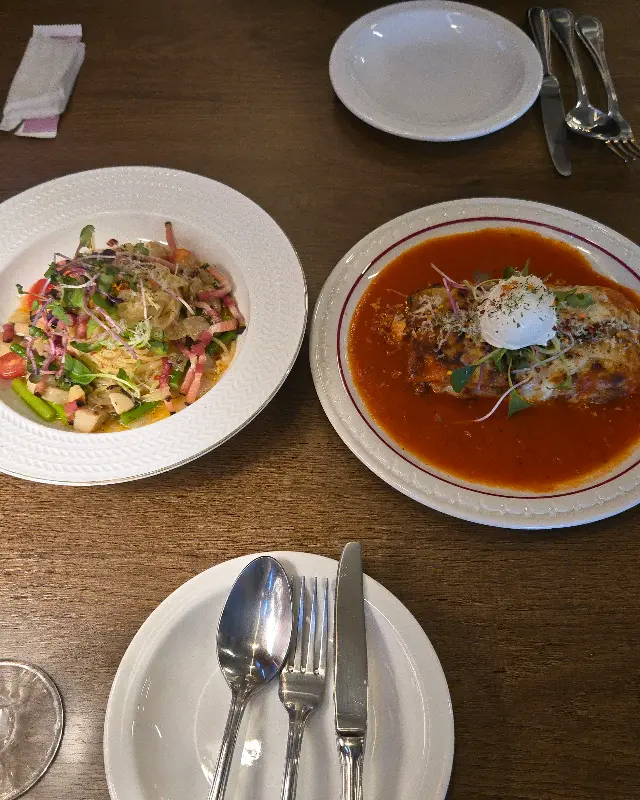 라자냐와 샐러드