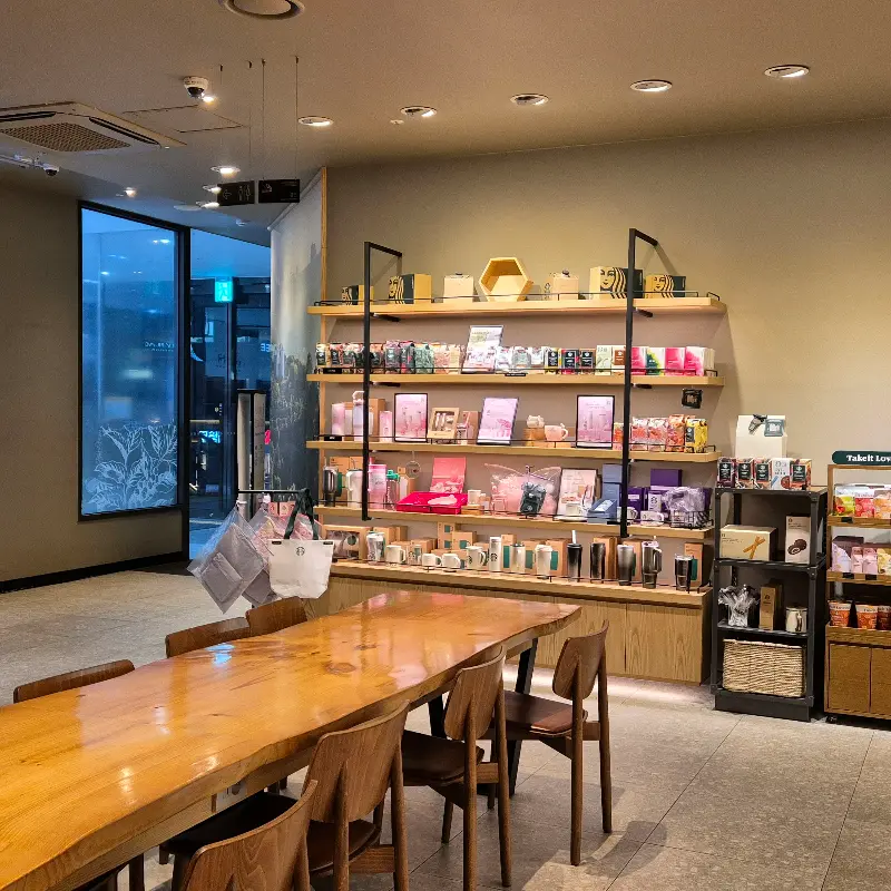 다양한 상품 진열대