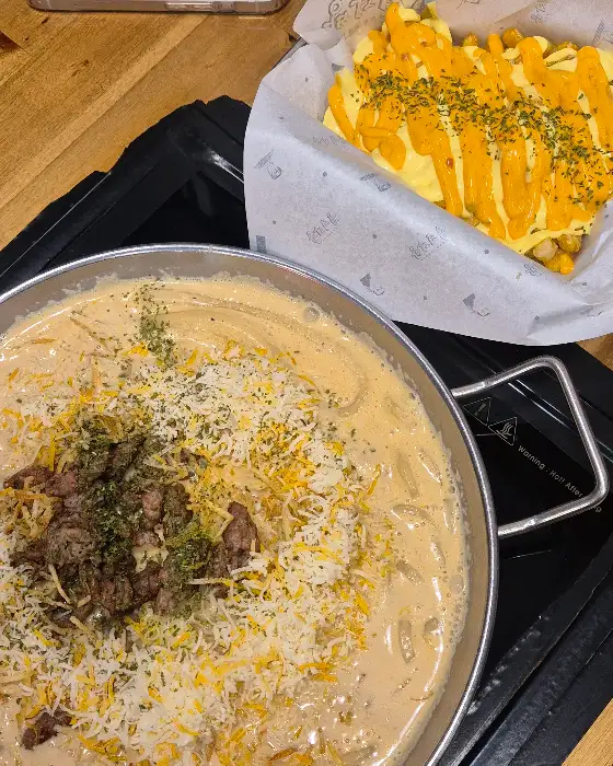 크림차돌 떡볶이 비주얼