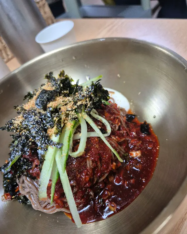 초가뜰의 인기 메뉴, 막국수