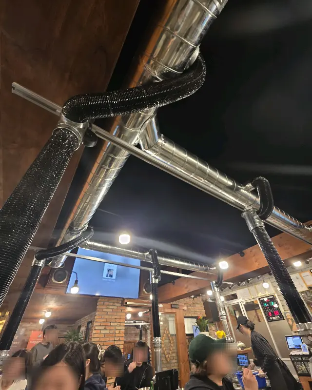 천장에 설치된 환풍시설