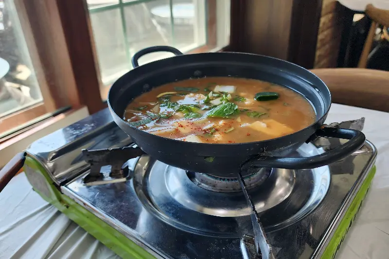 깔끔하게 정돈된 실내 모습