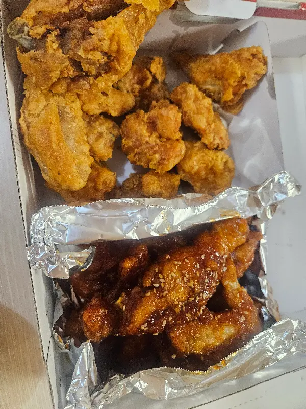 반반 치킨 포장 박스 오픈 사진