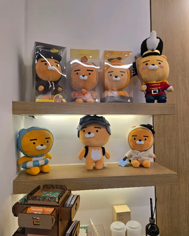 에브리커피의 호랑이 인형 장식