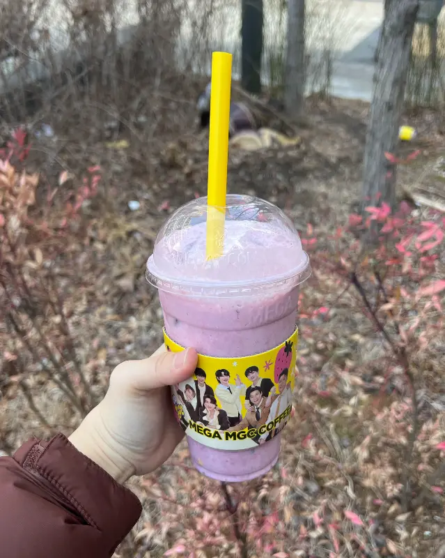 음료 컵홀더에 그려진 캐릭터