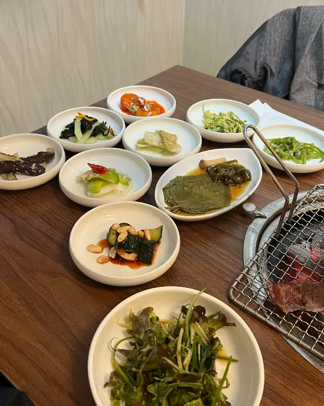 정갈하게 차려진 밑반찬