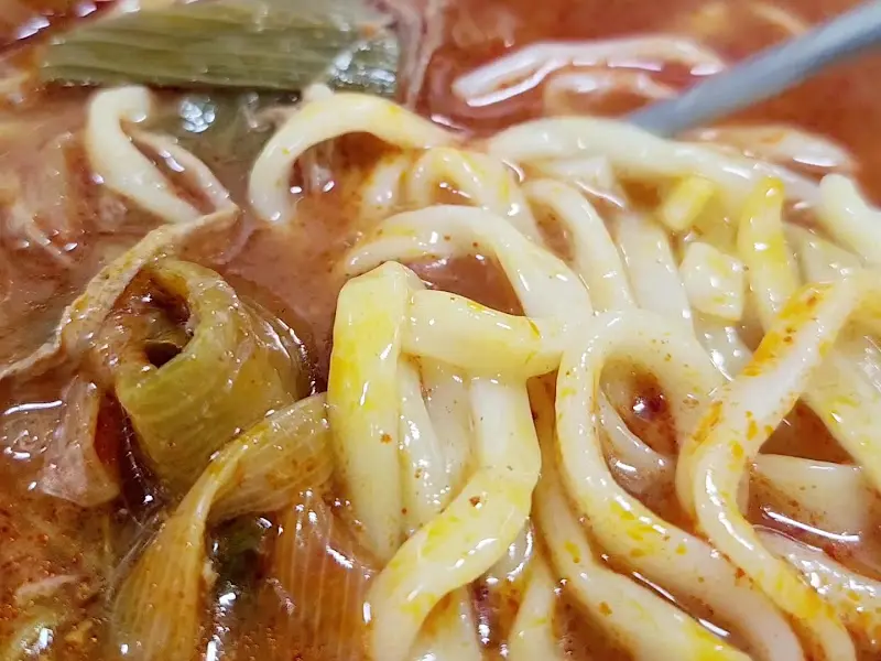 육칼 면