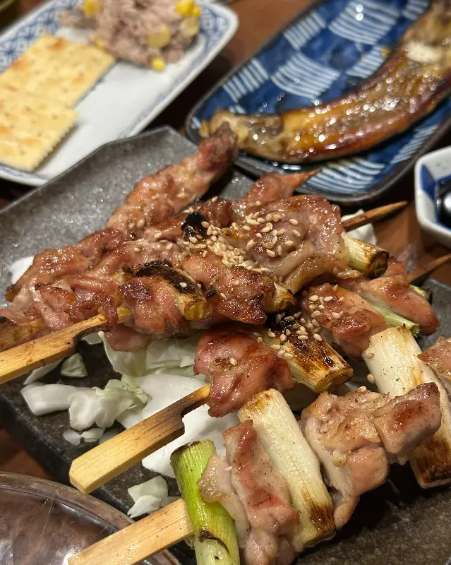 윤기가 흐르는 닭꼬치