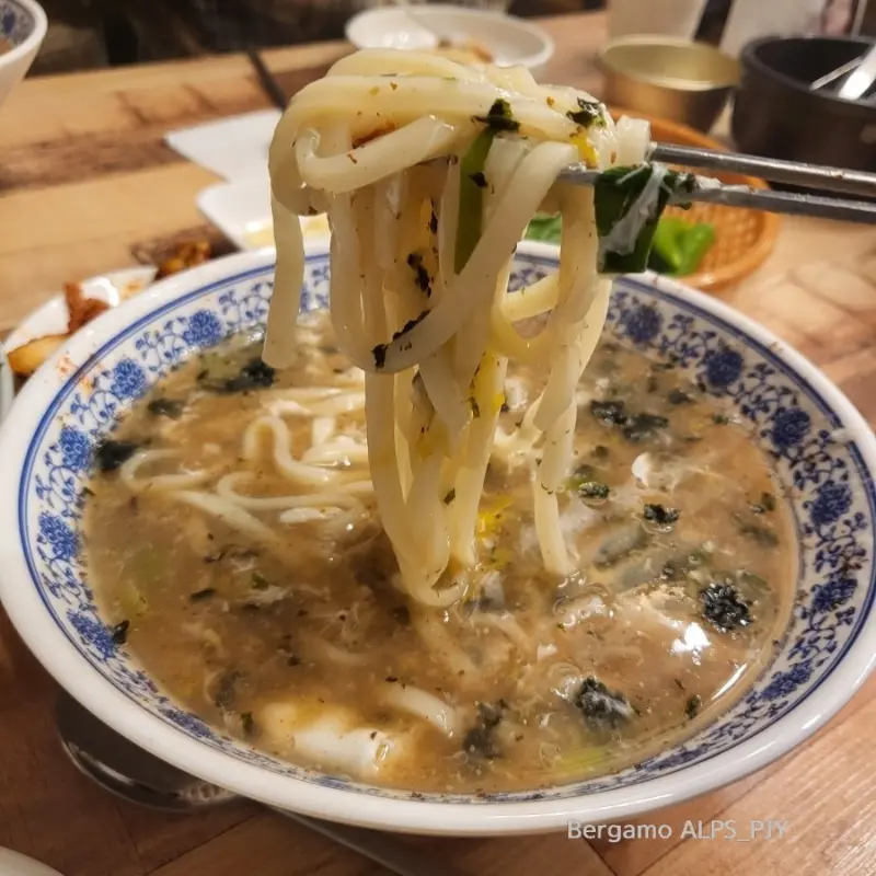 칼국수 한 상 차림