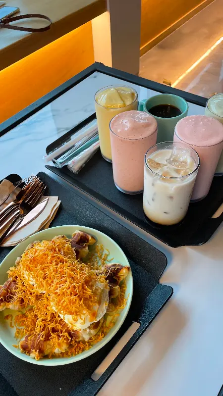 팜스빌드의 토마토 바질 에이드와 디저트