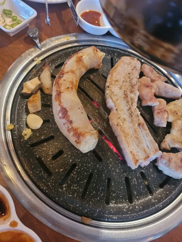 불막열삼 불판 위 막창과 삼겹살