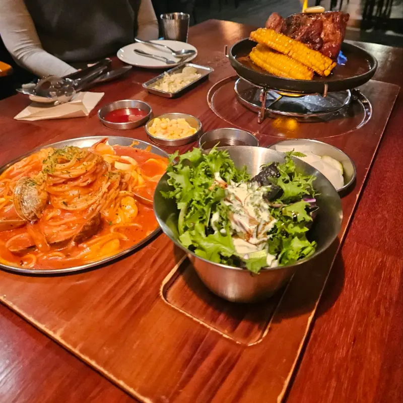 목살 필라프, 게살 파스타, 1kg 스테이크 한상