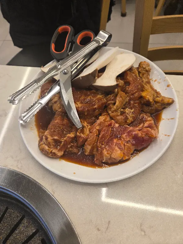 윤기가 흐르는 돼지갈비