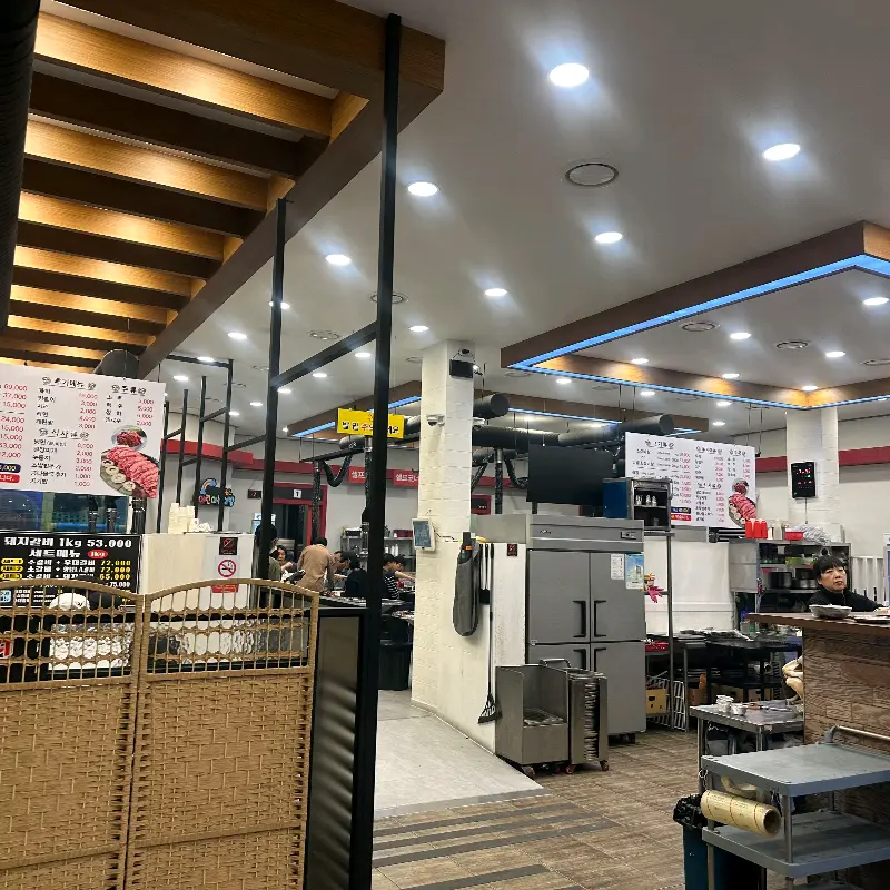 넓고 쾌적한 홍석정원 내부