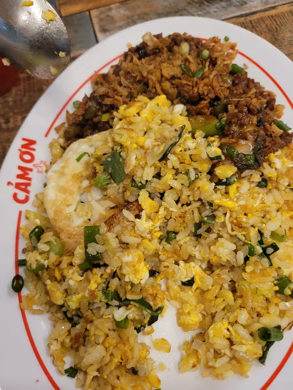 상큼한 샐러드와 함께 즐기는 크림새우