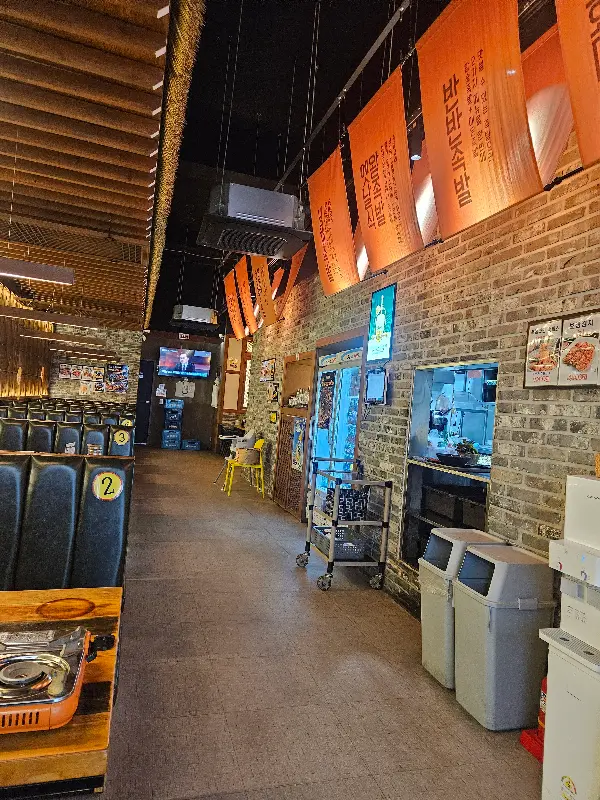 넓고 쾌적한 매장 내부