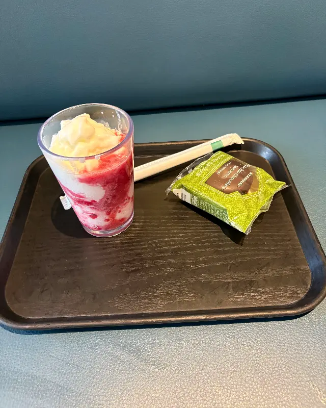 딸기 딜라이트 요거트 블렌디드