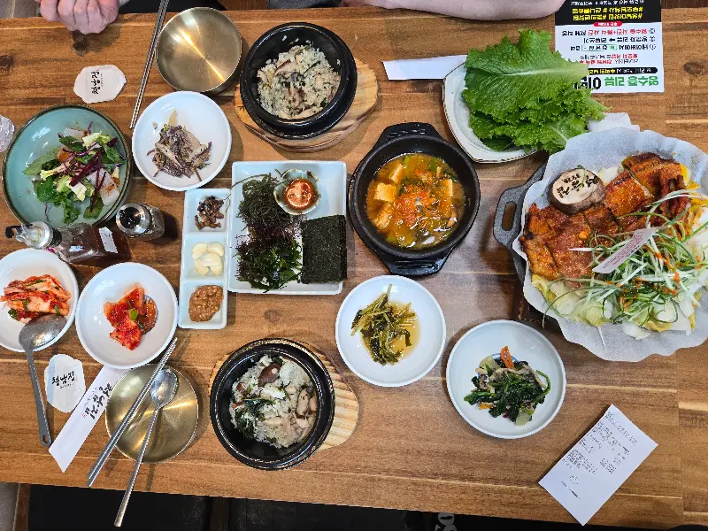 청남집 한 상 차림 전체 사진