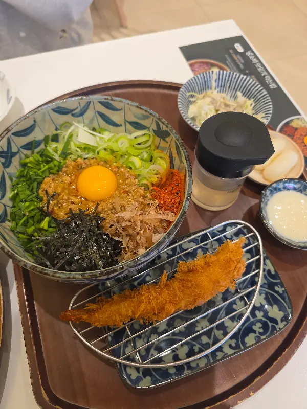 마제소바와 새우튀김 세트