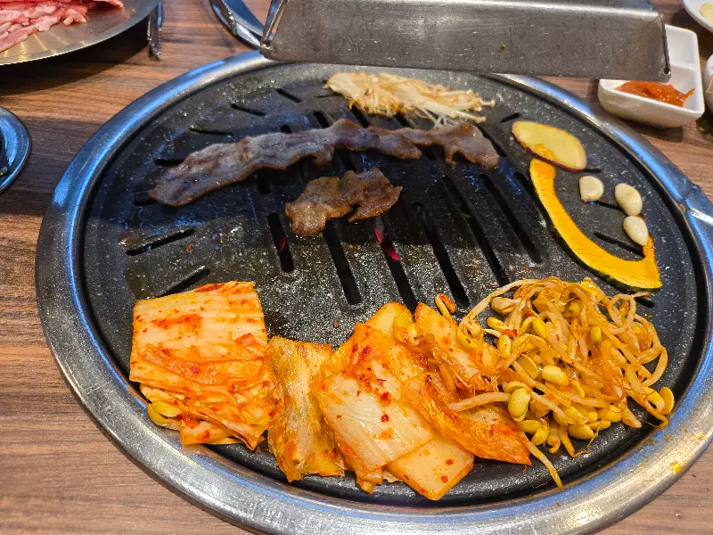 김치와 콩나물, 고기의 조화