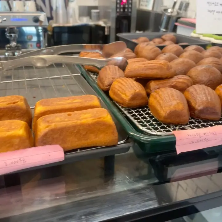 쇼케이스 안 디저트