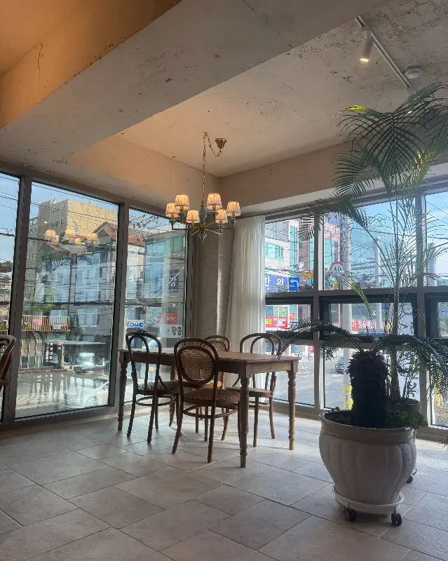 퓨리티 카페 2층 내부 모습