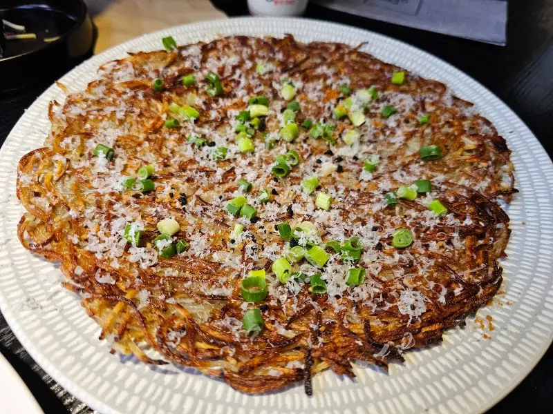 윤공 비스트로의 감자전