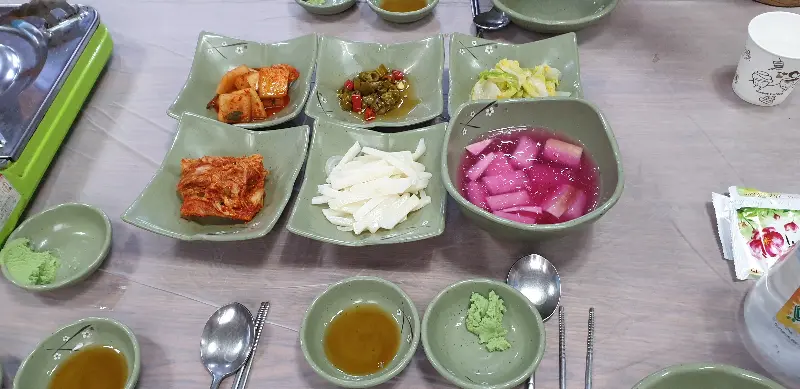 해물나라의 푸짐한 밑반찬