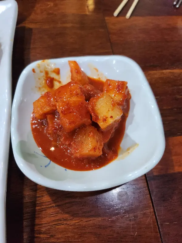 해녀집 전복죽의 저녁 풍경