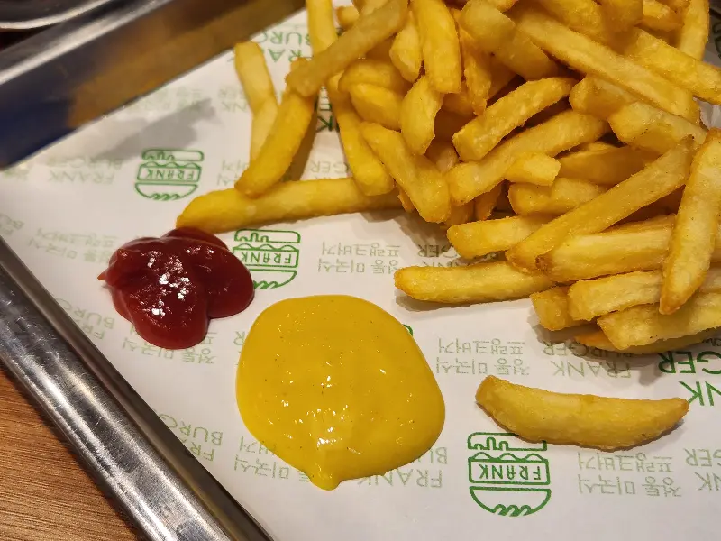 감자튀김과 소스