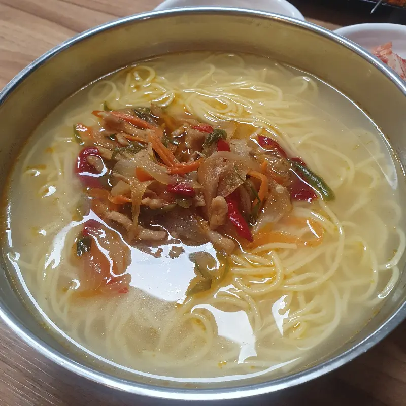 따뜻한 온면 한 그릇