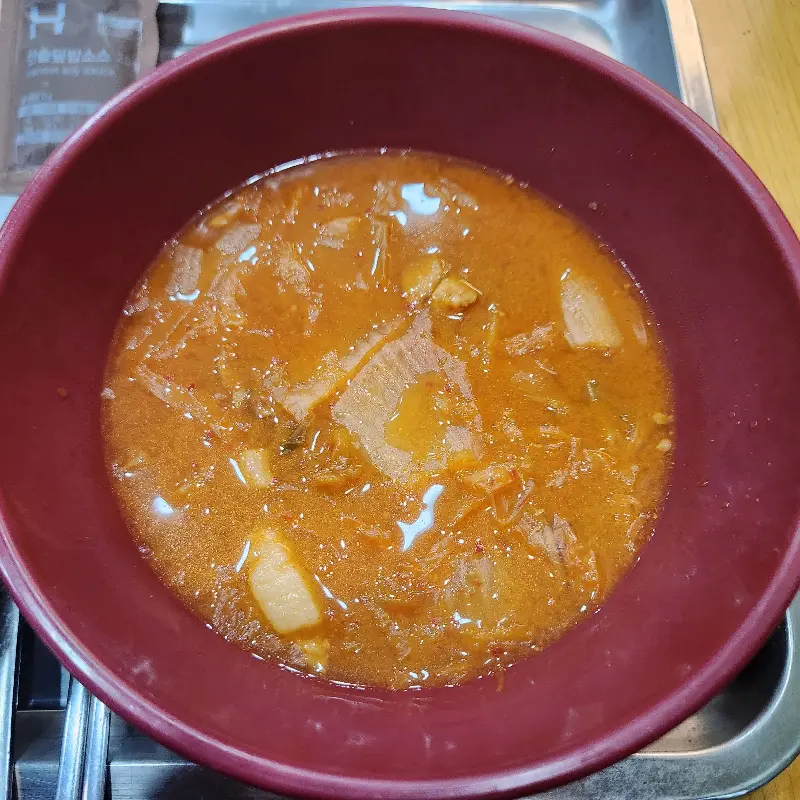 얼큰한 김치찌개