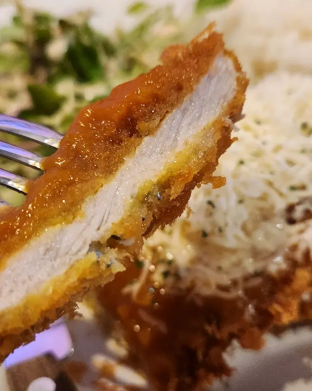 겉바속촉의 정석을 보여주는 돈까스 단면