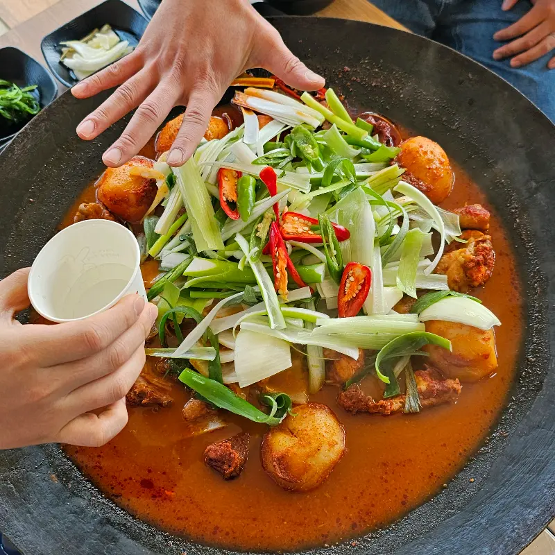 푸짐한 닭볶음탕