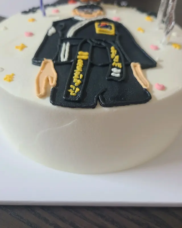 깔끔한 디자인의 도시락 케이크