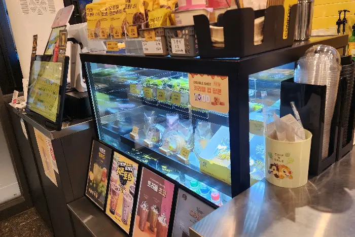 컴포즈커피 매장 내부 모습