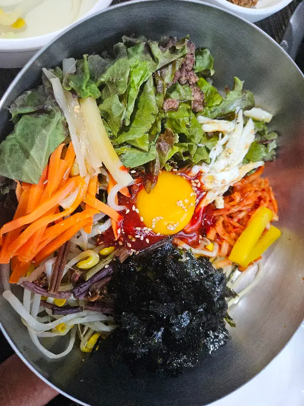 영양 가득한 돌솥비빔밥