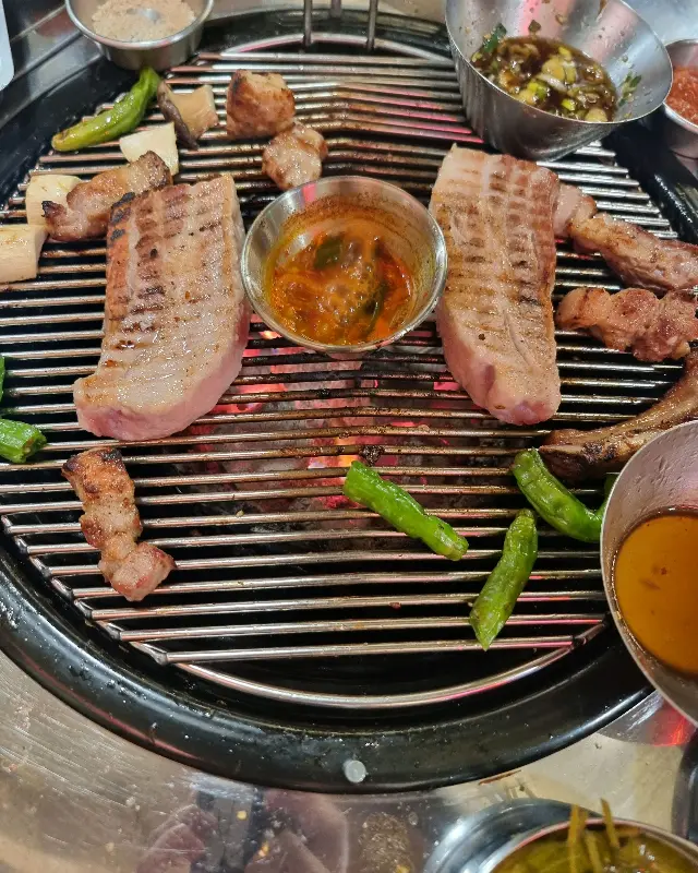 쫄깃하고 고소한 돼지 껍데기